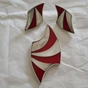 Elegant Red and Mother of Pearl Brooch Set
